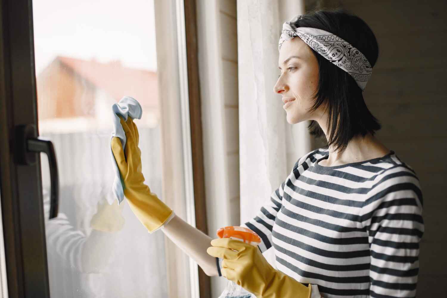 Eco-Friendly Window Cleaning for a Brighter Home